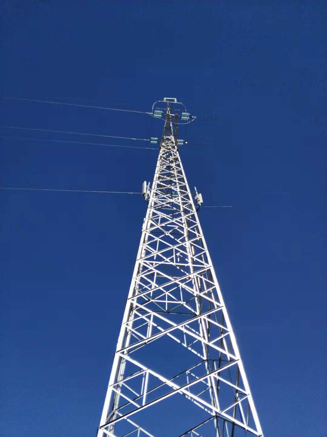 曲靖市首座通信共享电力铁塔正式建成投运
