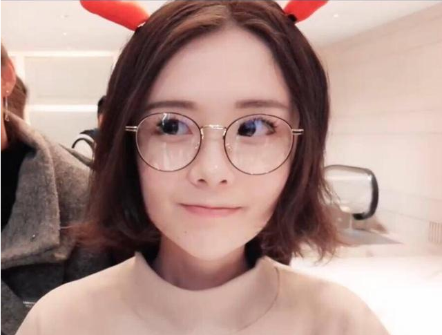 萝莉届有"三宝,蔡萝莉的腿,赛高酱的胸,还有轩墨宝宝的颜值