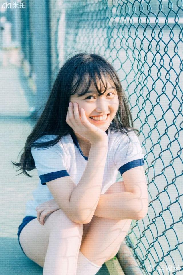 超美的爱笑女孩校园写真,清纯女神就是她了