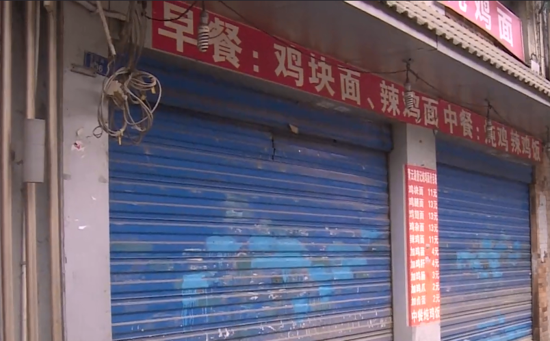 小餐馆上洗手间,还没下楼就听见关门声?男子:赶紧跑下来也晚了