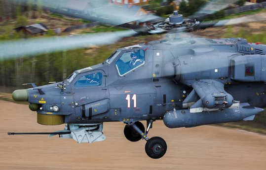 俄金鹰表演队武直机群表演,竟然动用了米28n武装直升机,真炫酷