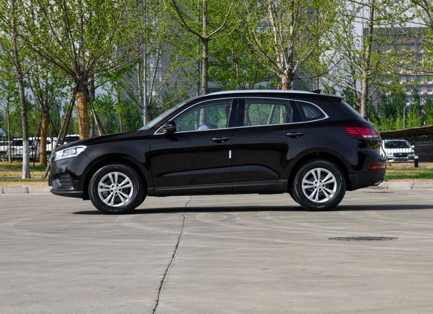 宝沃bx7两驱舒适型—宝沃汽车推出的suv,外观造型十分时尚!