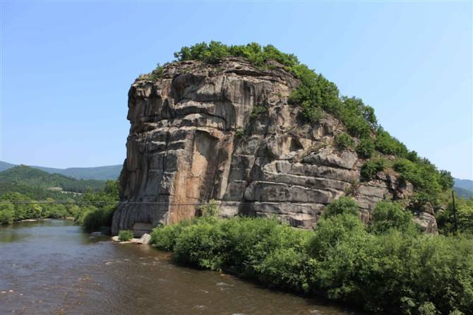 威虎山:这座山头是在黑龙江牡丹江市的一个城市里面,海拔仅有757米.