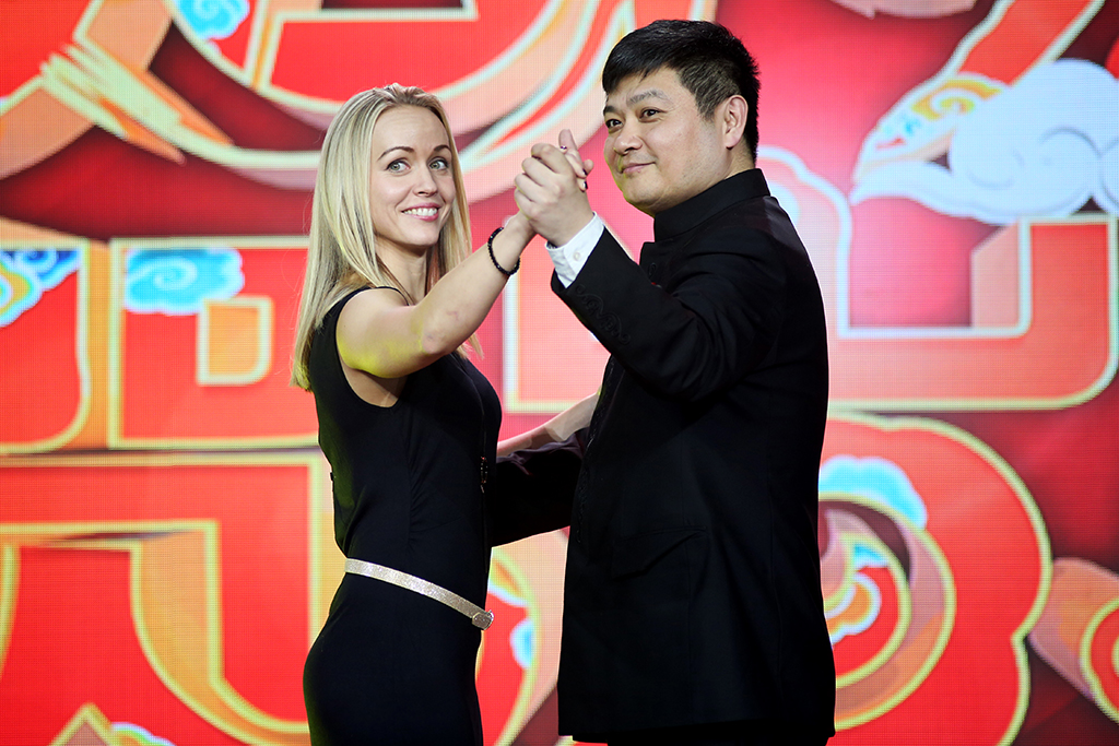 贺岁杯:潘晓婷演唱王菲金曲,金佳映性感热舞,韩雨和好友对唱!