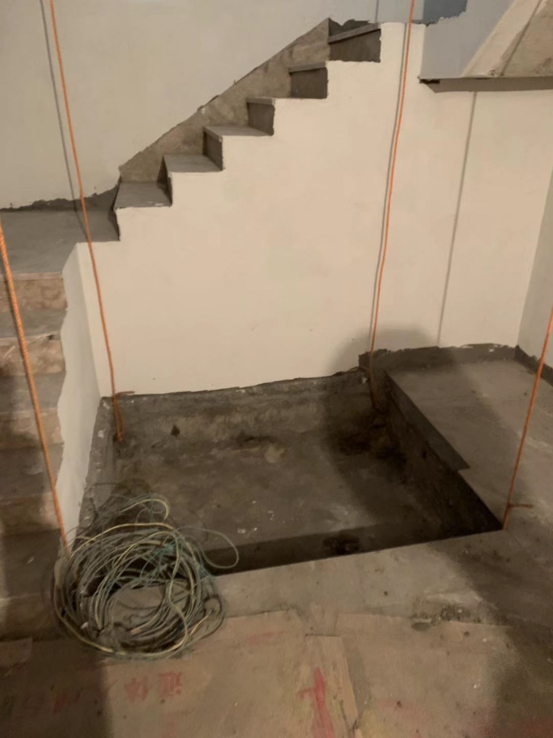 小型家用电梯别墅电梯回字形楼梯预留尺寸设计案例-上海佘山珑原