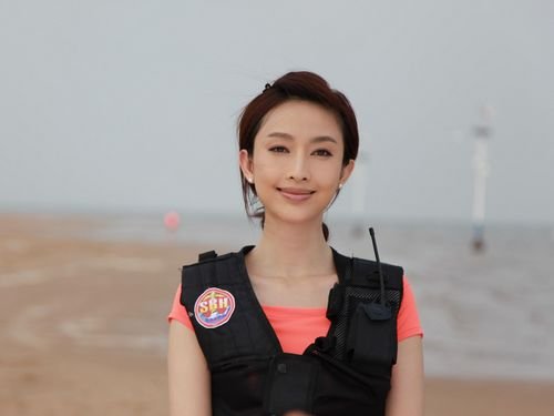 刚出道就演女主,长相出众被忽略演技,如今34岁魅力十足