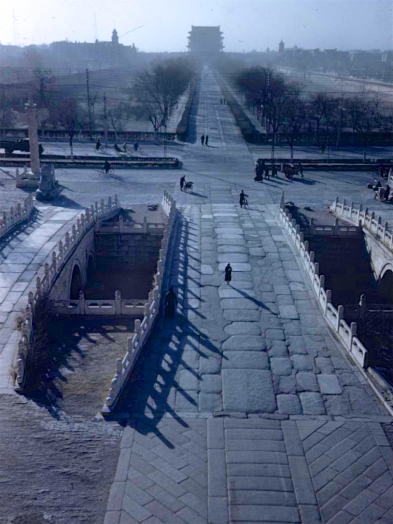 美国记者北平纪行,宫廷广场千步廊