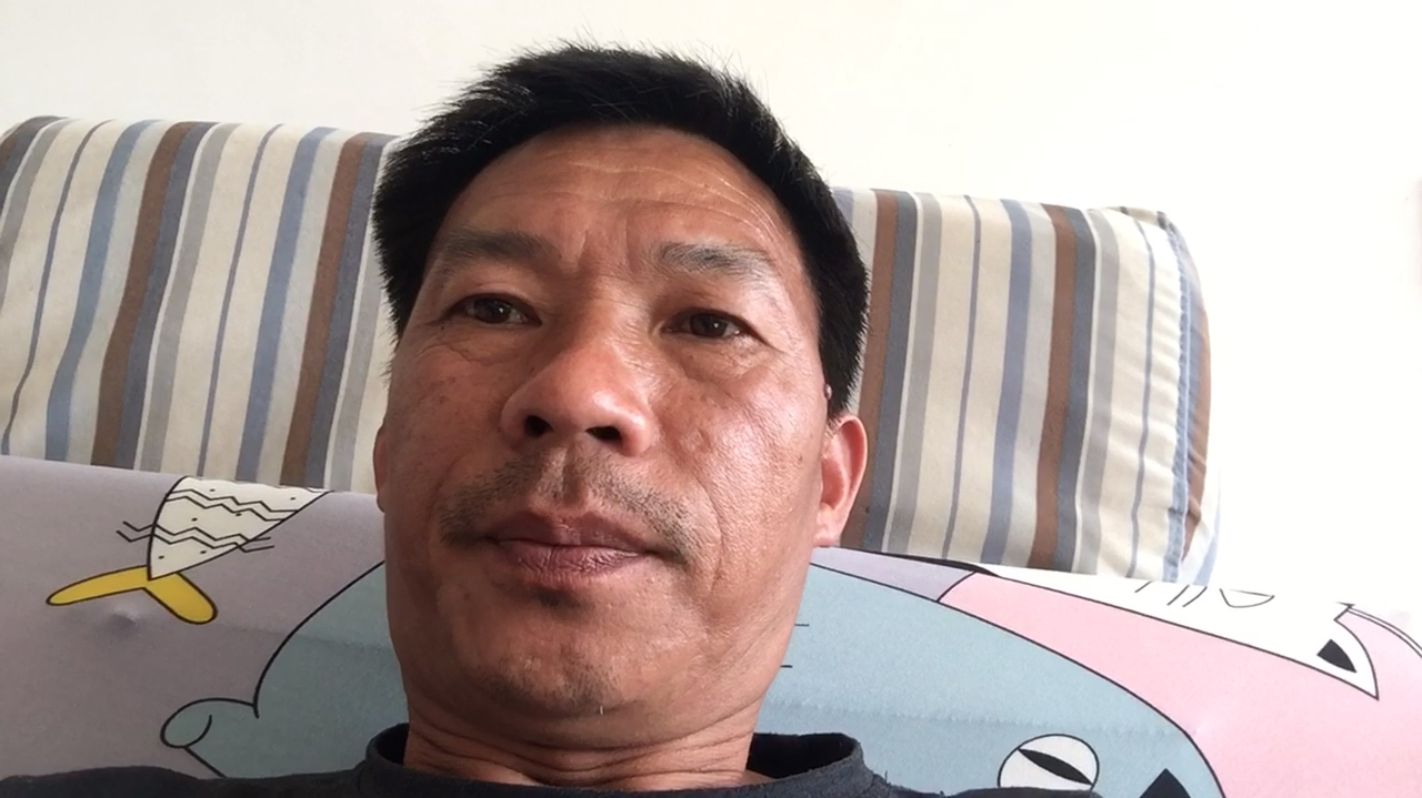 斗鱼生病经过老丁细心治疗,病情已经缓解了不少,不料新问题来了