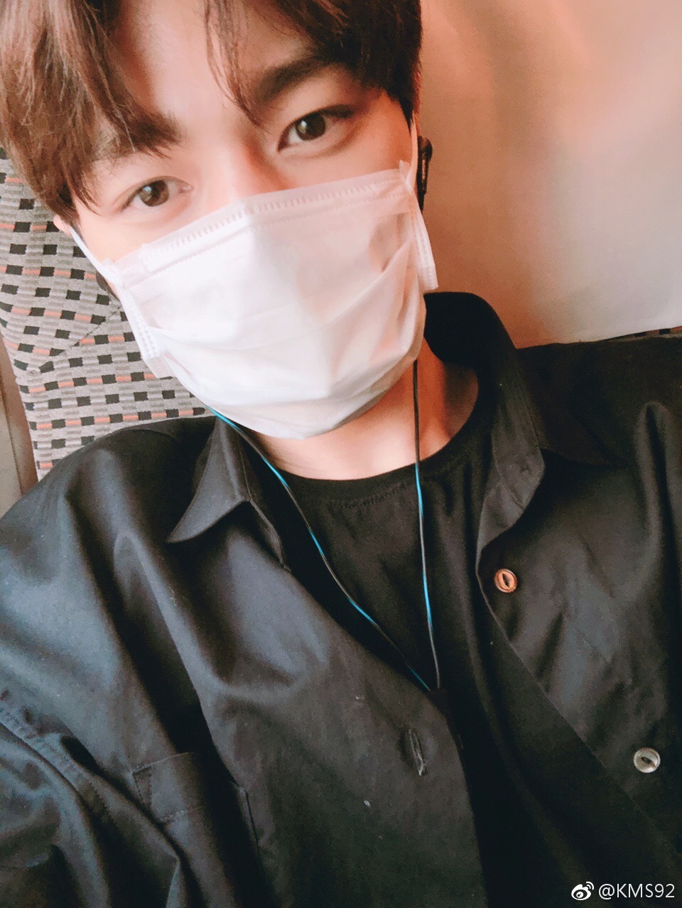南韩脸赞的威严!金明洙公开最新自拍吸引视线