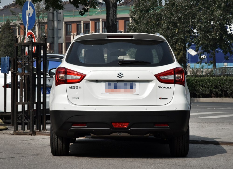 发动机纯进口,10万公里不怕坏,售9.98万起——实拍长安铃木骁途