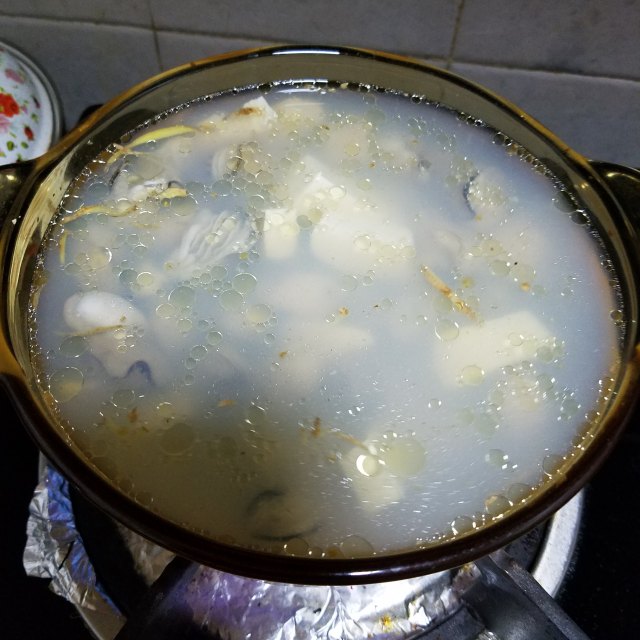 生蠔豆腐湯,非常鮮美的湯,做法簡單便捷