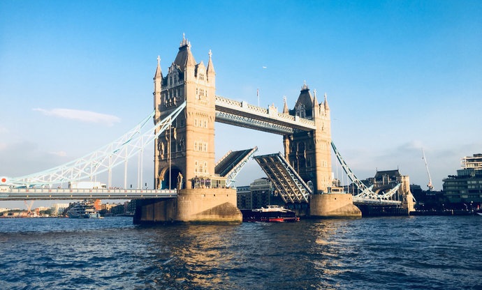 伦敦塔桥,它伦敦的象征,有伦敦正门之称