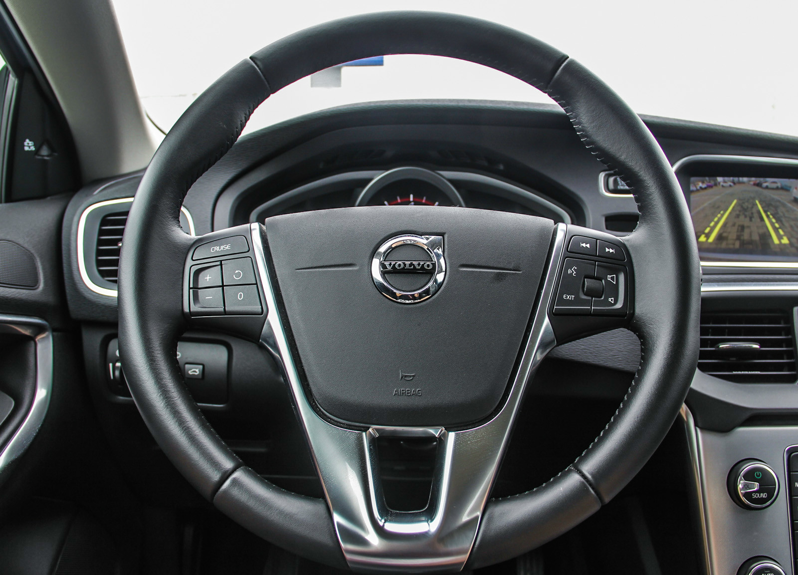 这款车方向盘的做工也精细,细节做得好,才是真的好.