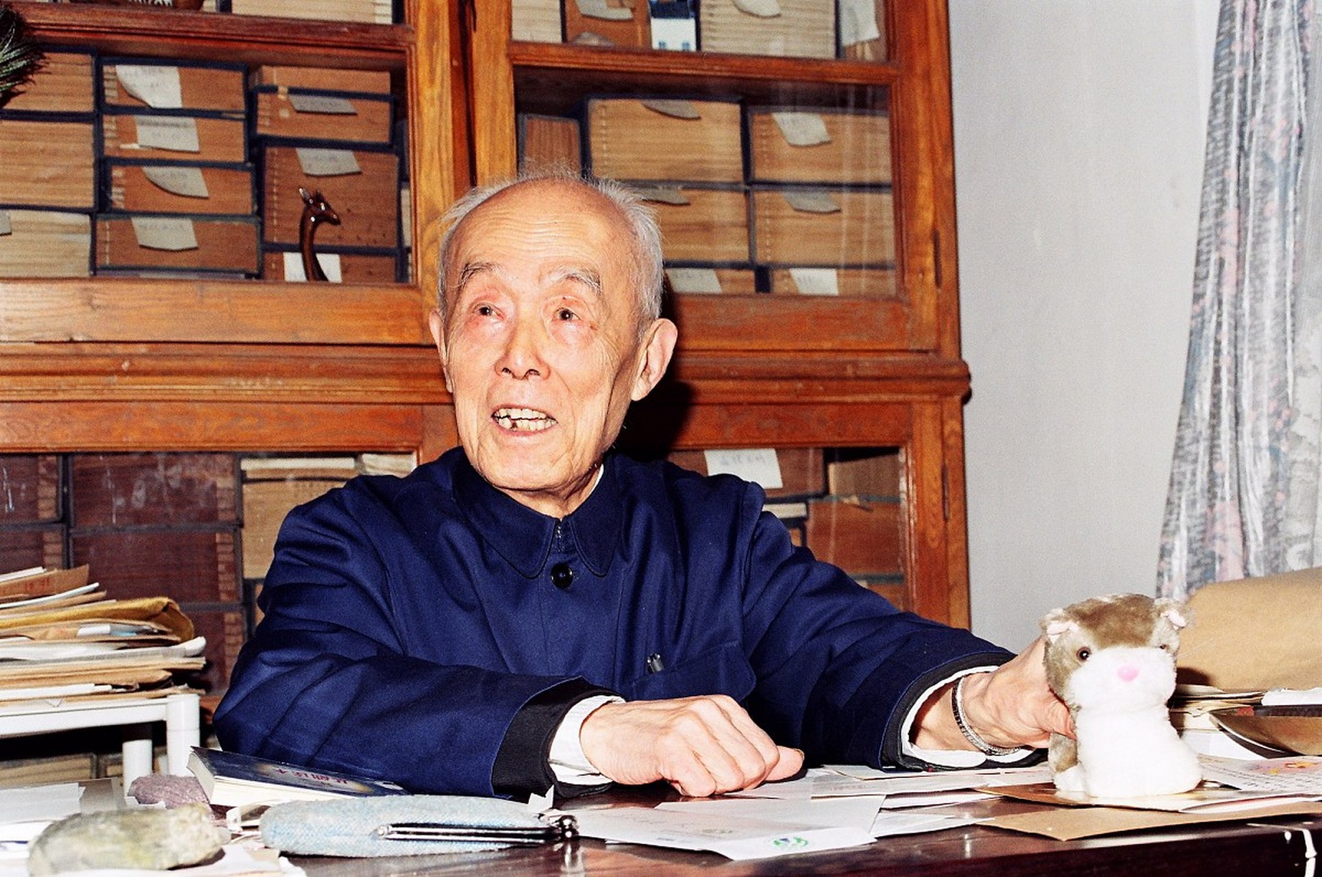 "  季羡林考上清华后即将出国留学,在离开前,家人