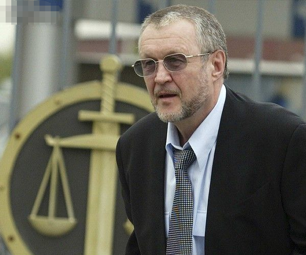 俄罗斯传奇黑帮教父,绑架著名法官,被伏击醒来后发布34封追杀令