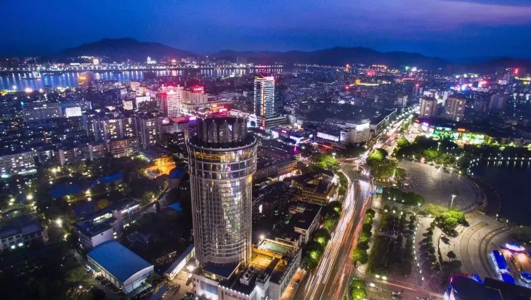 刚刚,肇庆又上了一回头条!