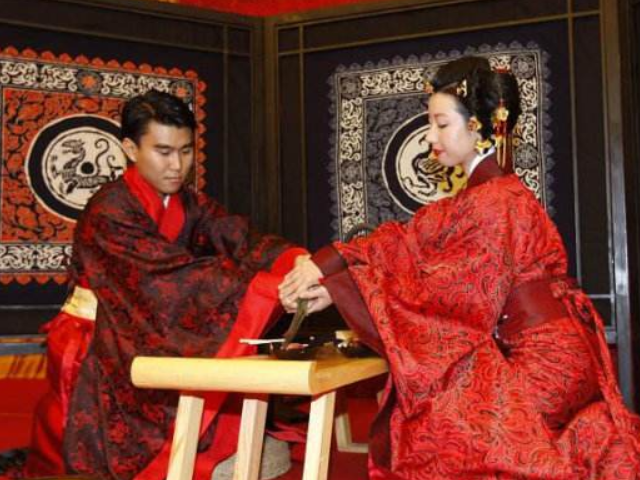 古代送彩礼是显示双方门第高低的时候,送的彩礼越多,显得越高贵