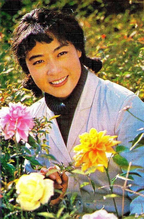 73岁老戏骨施建岚,因出演《天云山传奇》而走红,如今风采依旧