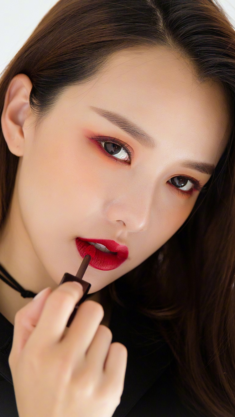 精美手机壁纸:烈焰红唇最是勾人心魄