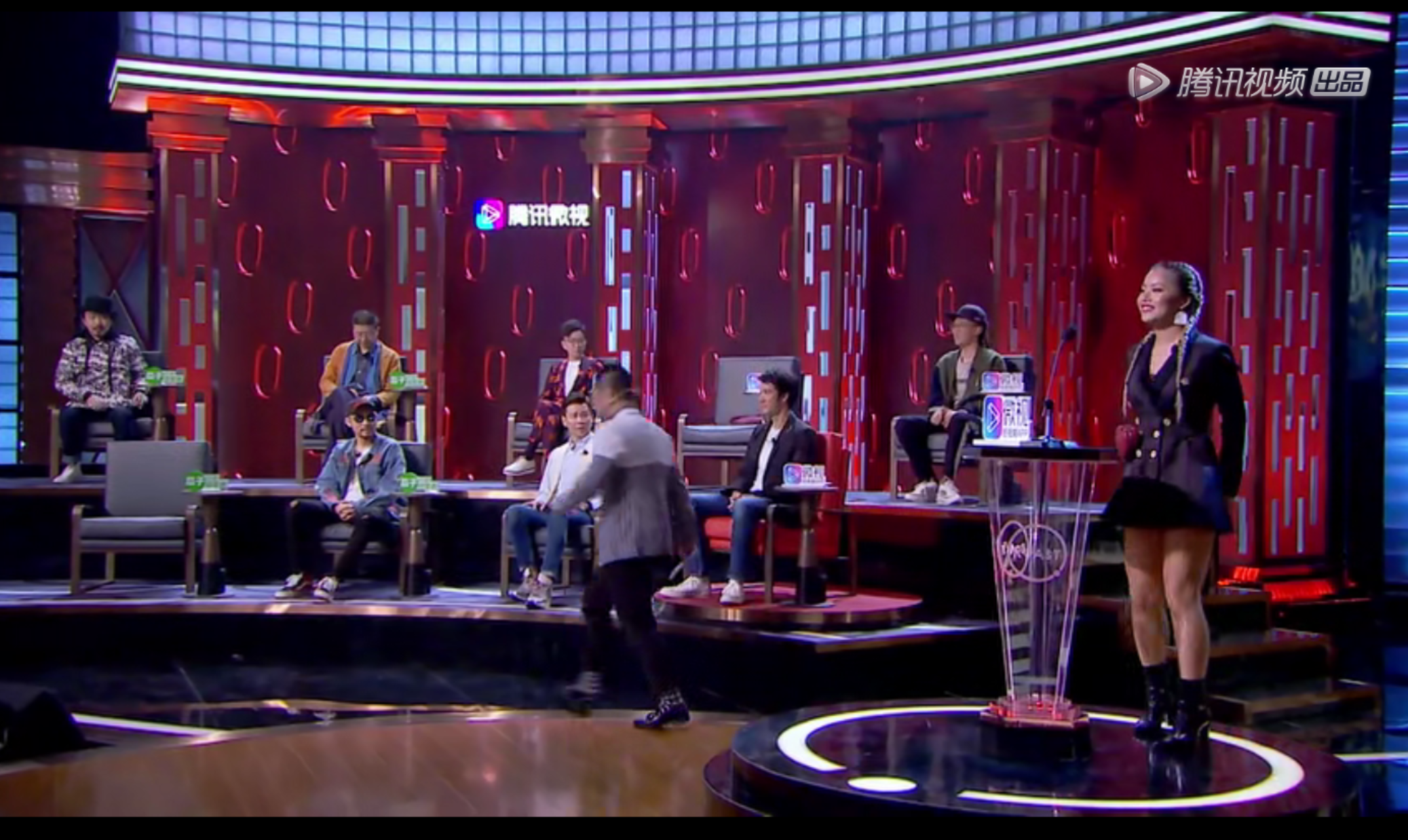 王菊的吐槽大会,她说从来不怕被黑,因为已经够黑了