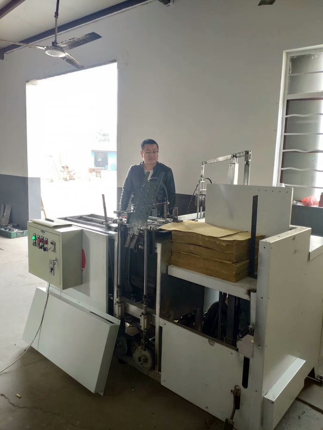 高科技,全自动烧纸叠纸机问世