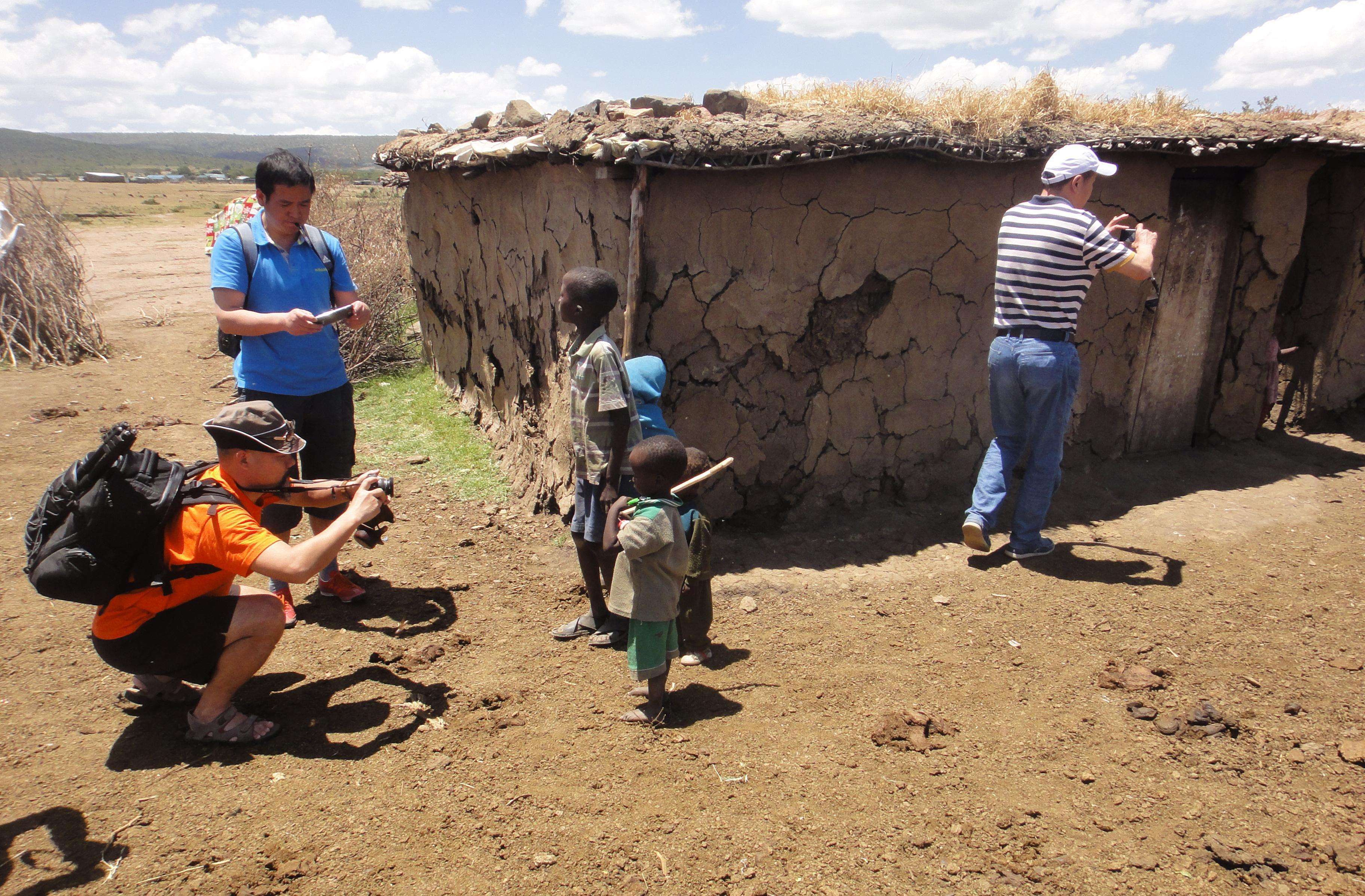 非洲"鸵鸟人",天生长着两个脚趾,至今过着与世隔绝的原始生活
