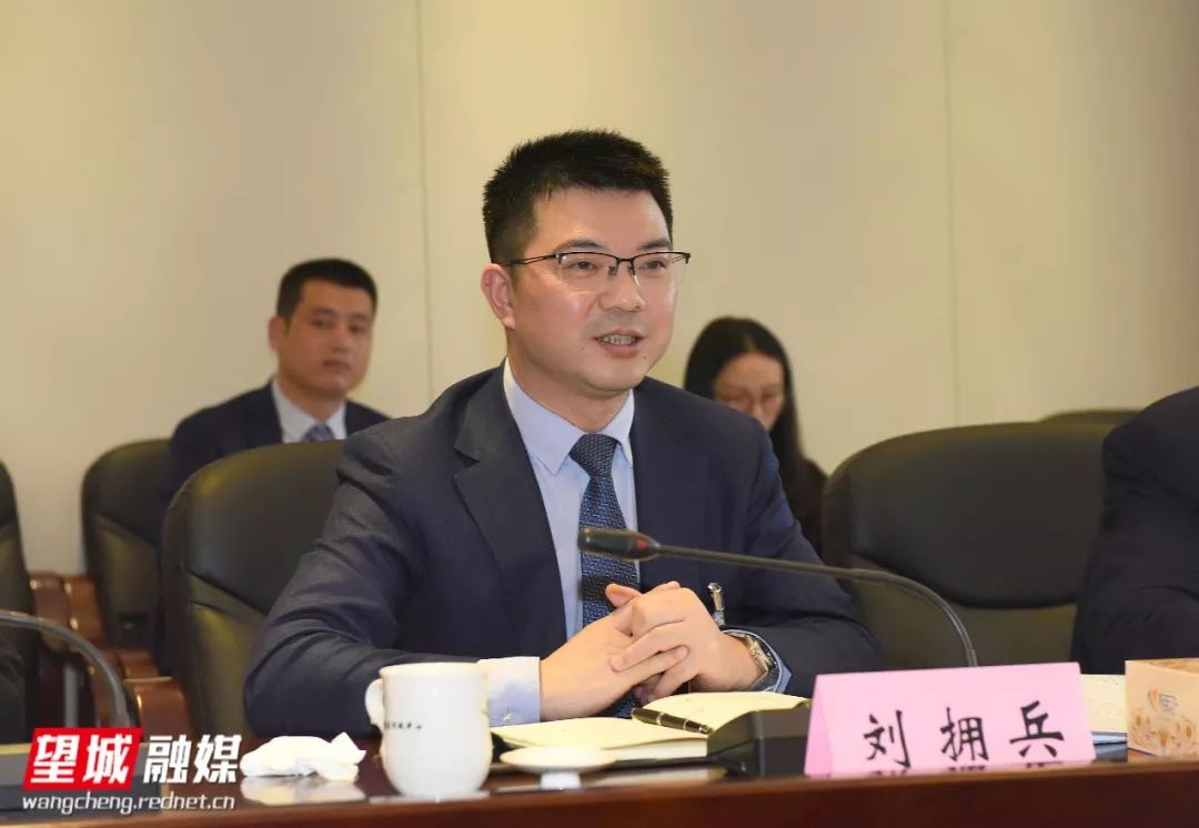 刘拥兵参加分团审议时强调:践行新发展理念 加快建设现代化新望城