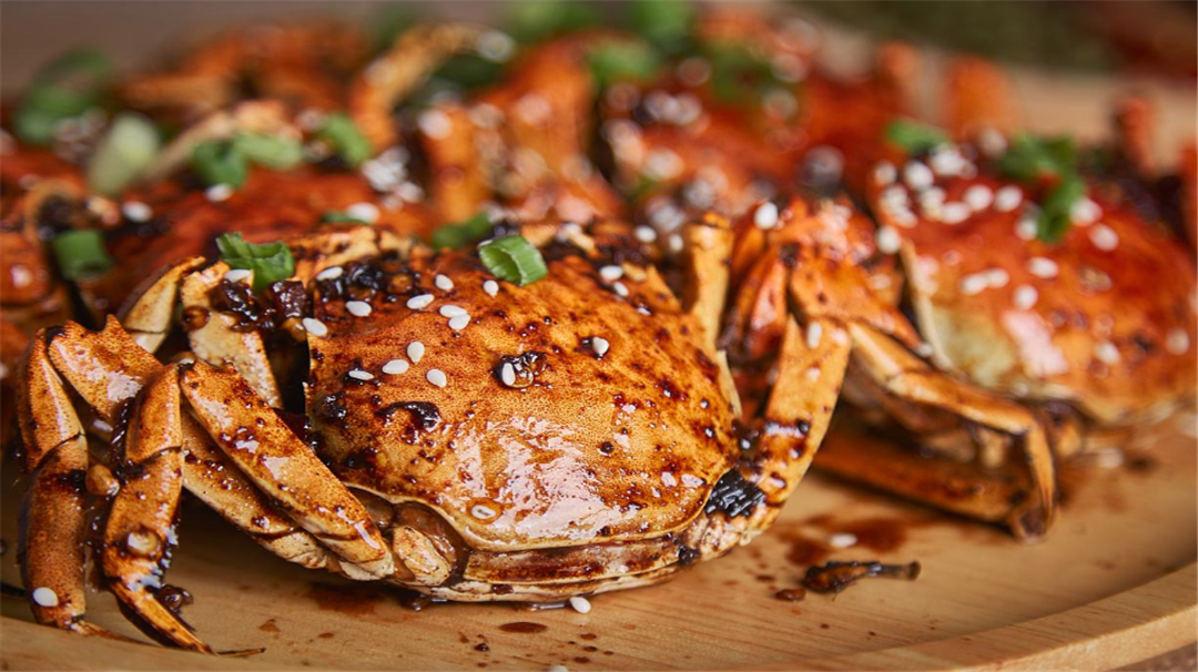 威海的海鲜吃法"不走寻常路",螃蟹竟当饭吃,网友:太土豪了!