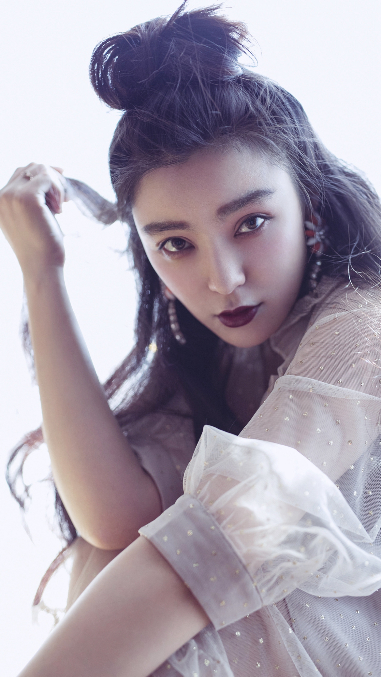 王亚楠美照,精致的脸蛋,迷人的妆容,时尚的红唇