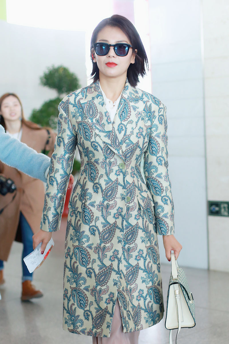 刘涛优雅穿搭气质十足,复古花纹更具知性魅力