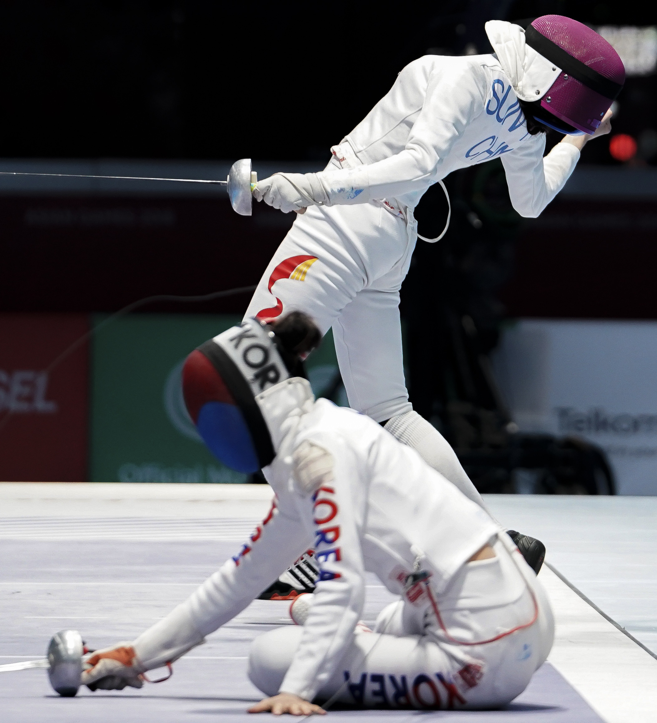 击剑——中国队获女子重剑团体冠军(1)