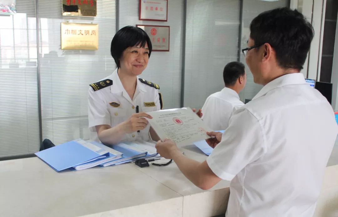 日照海事局发放首张船舶电台执照