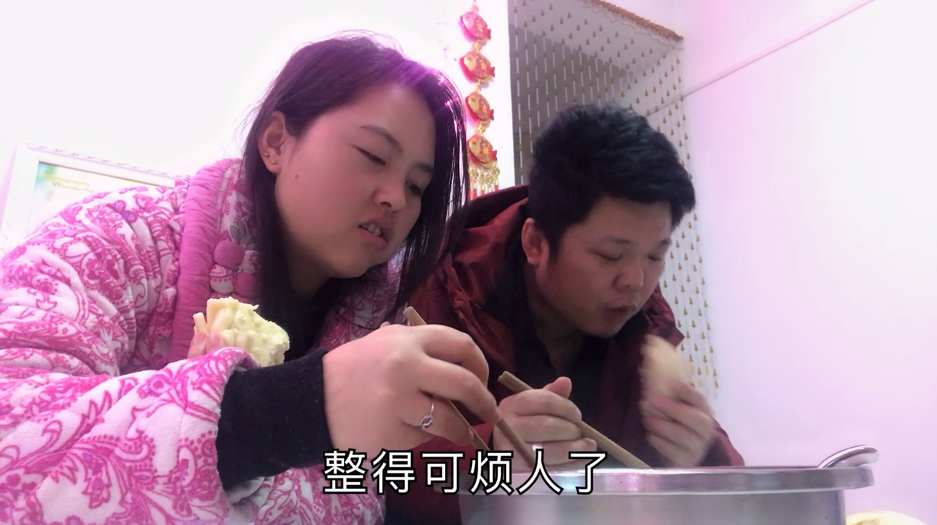 郑漂小夫妻 媳妇不开心闹脾气了,每天都好好的,今天这是怎么了