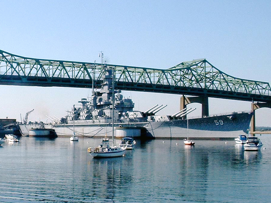 它从北非一路打到西太平洋,把406毫米舰炮的作用发挥得淋漓尽致