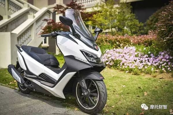 本田pcx150雅马哈nmax155是卖给真爱粉还是来收智商税?