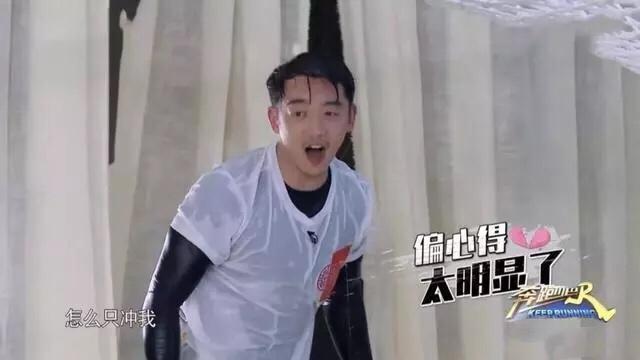 郑凯被虐哭,自己都看不下去了,《跑男》喜欢针对他?