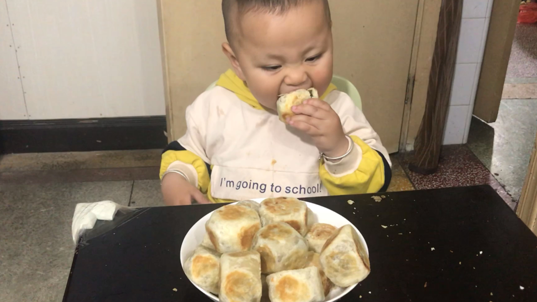不用烤箱在家就能做绿豆酥饼,做法超级简单口感香甜、酥的掉渣