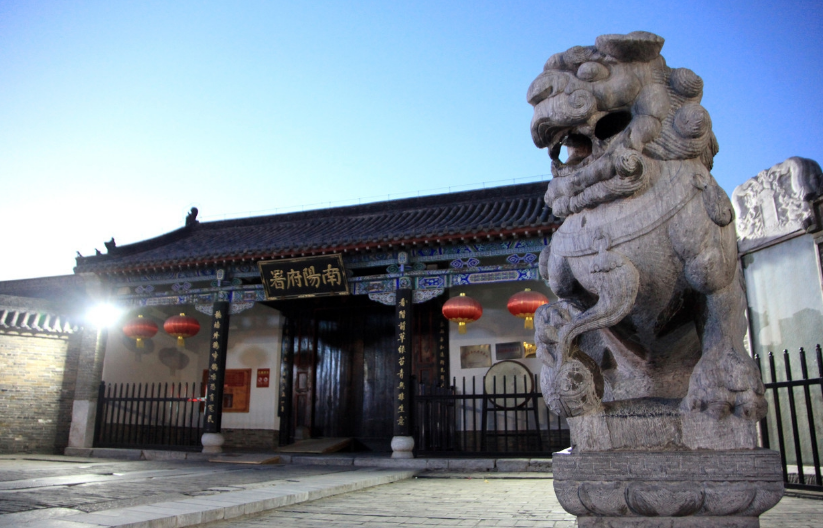 南阳知府衙门博物馆现存建筑保留了元,明,清三代的建筑艺术.