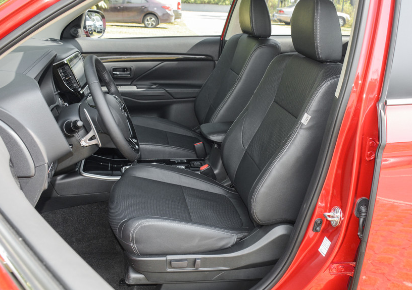 三菱欧蓝德2018款2.4l 四驱尊贵版,硬汉气息十足,档次感成亮点