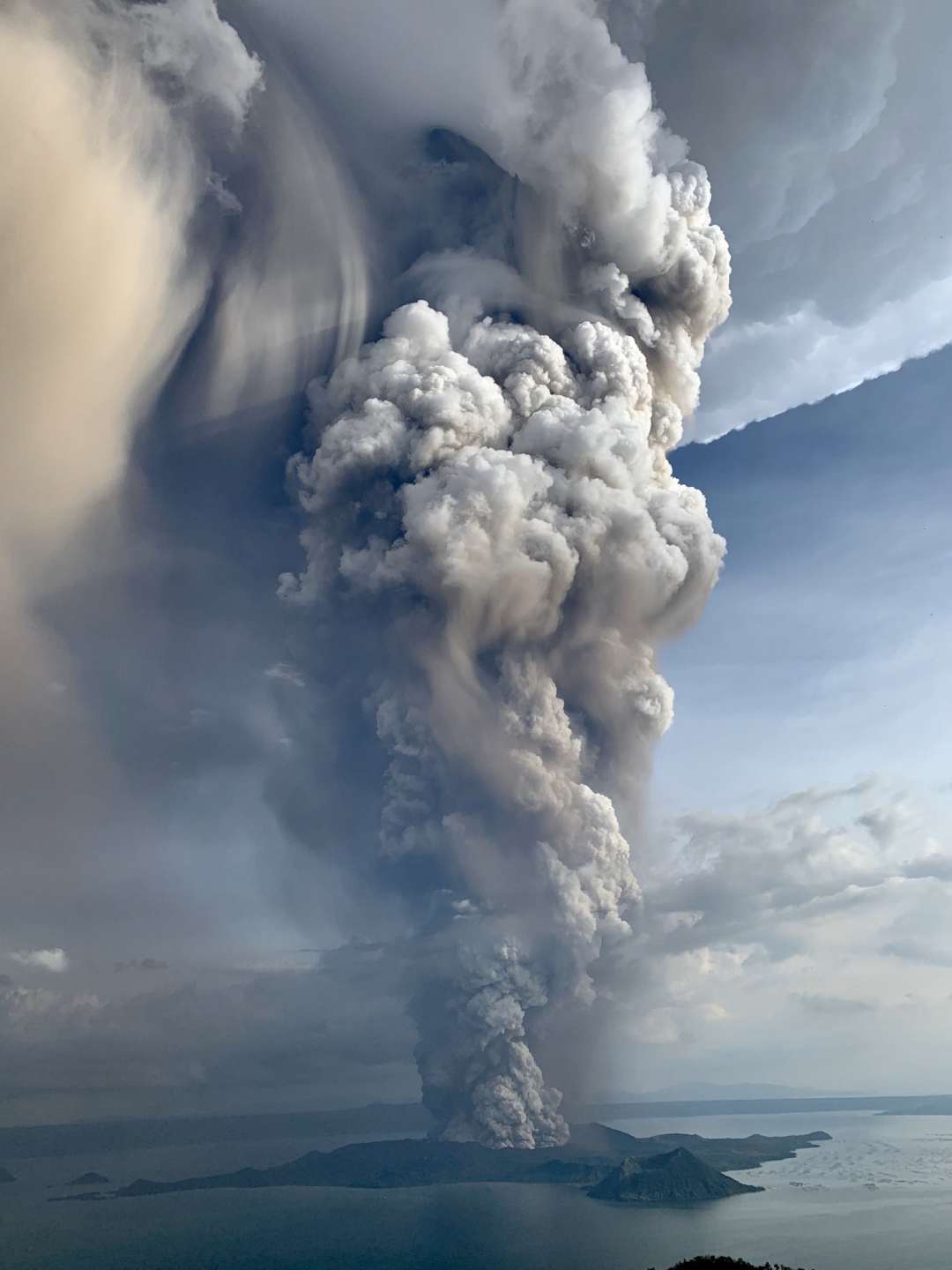 2020菲律宾火山大爆发图片