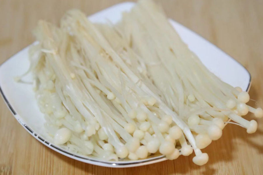 金针菇1/3把,去根,掰开