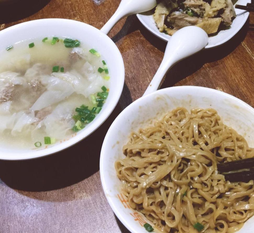 拌面扁肉比较有特色,在沙县吃饭的话就可以来一个这样的搭配了,把面条