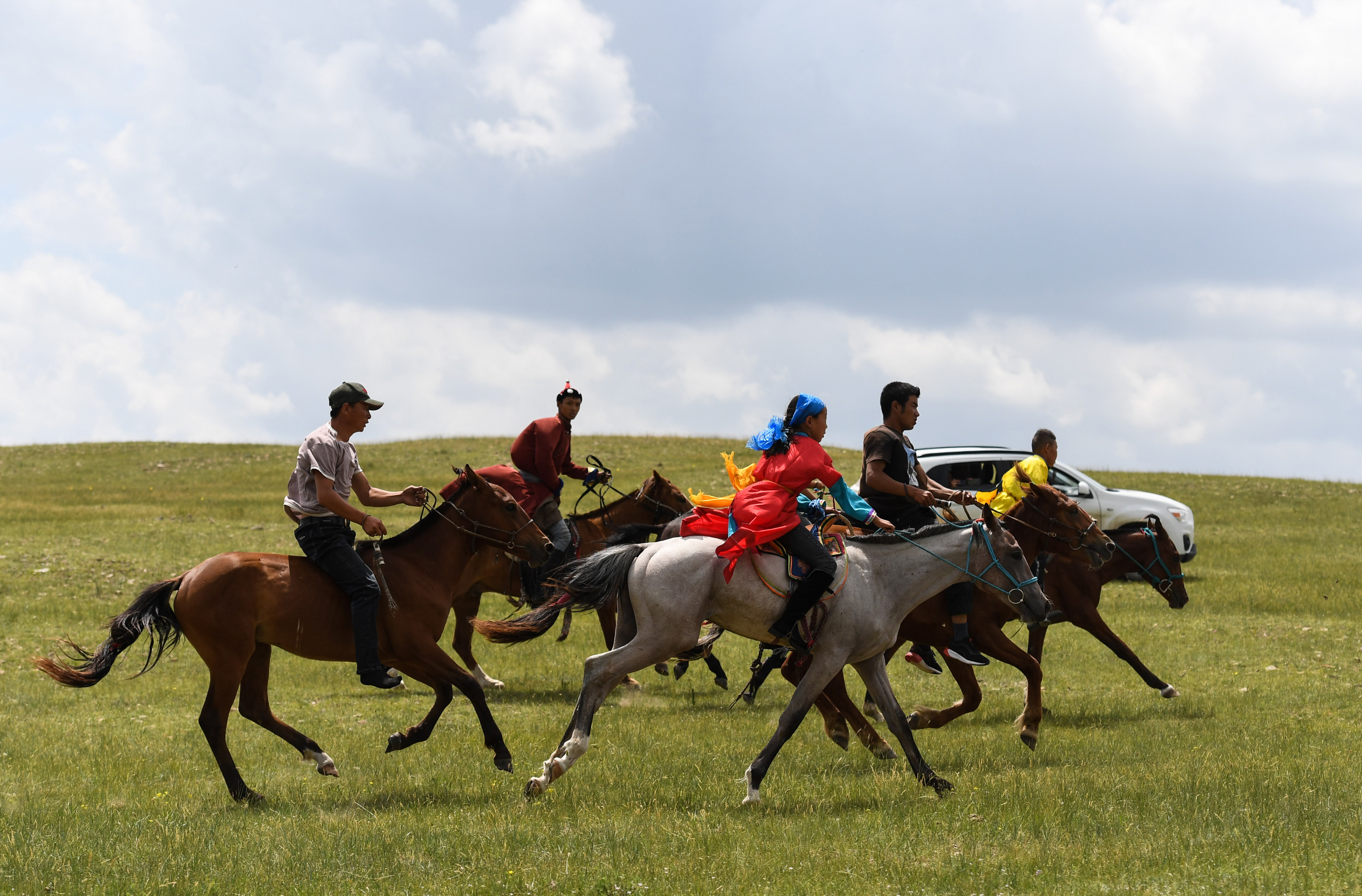 少女骑手马背上"飞驰"的夏天(11)