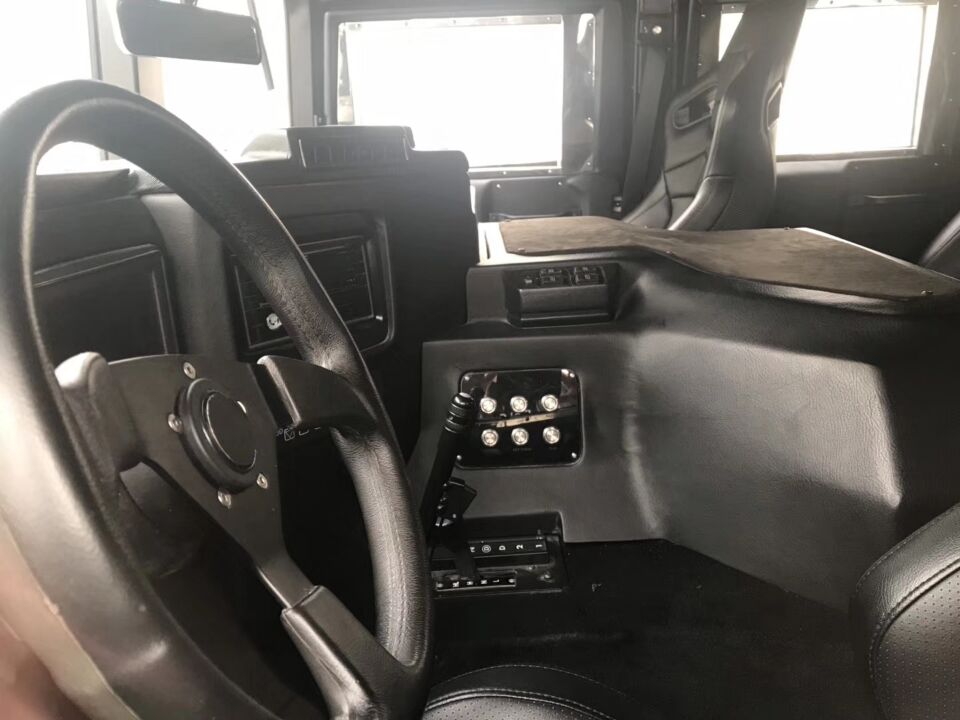 首台新款悍马h1到港,配6.2升v8动力,内饰布局与东风猛士看齐!