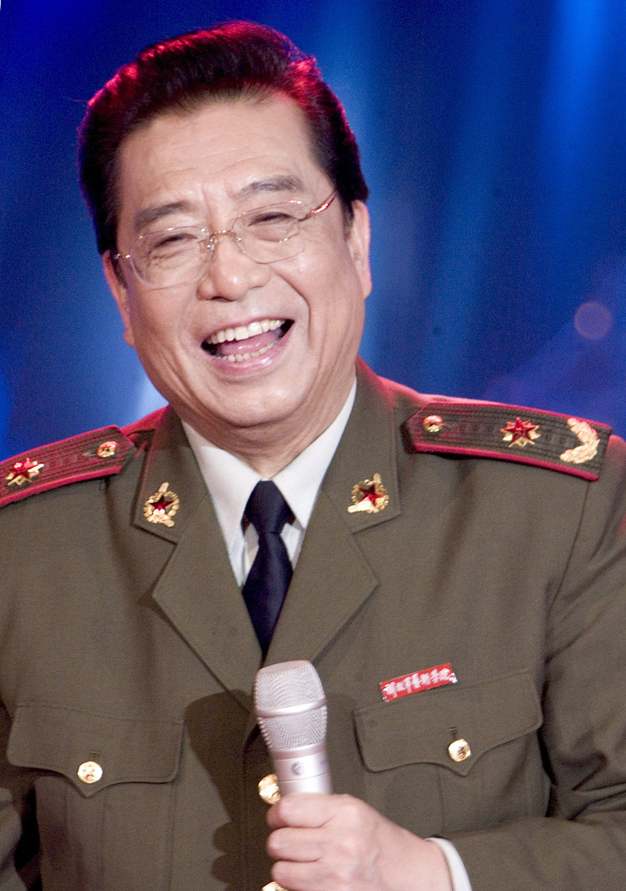 歌唱家李双江说,梦鸽的教育是失败的,她总是要求儿子,要获得诺贝尔奖