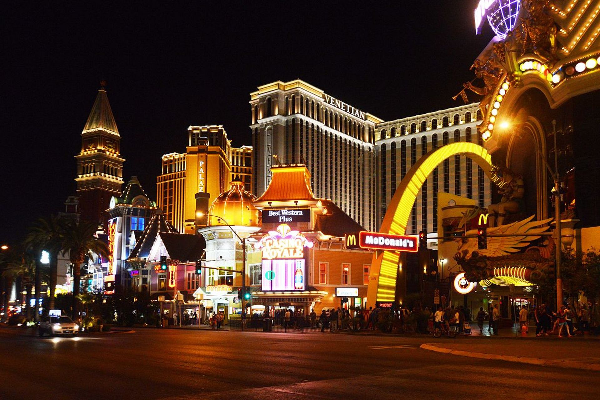 当地时间9月30日,美国汽车工人联合会称,底特律赌场工人将加入汽车