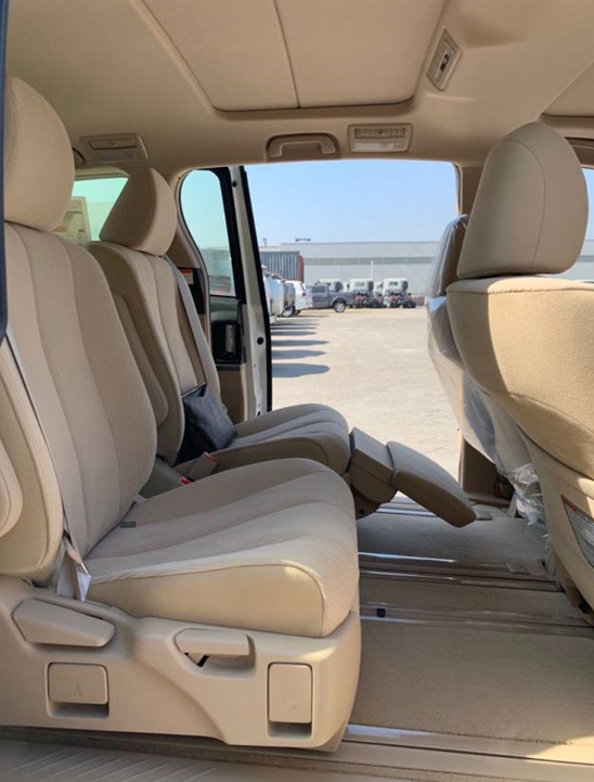 新型丰田"大霸王"或37.8万,经典绒布座椅,2.4l混动油耗6升