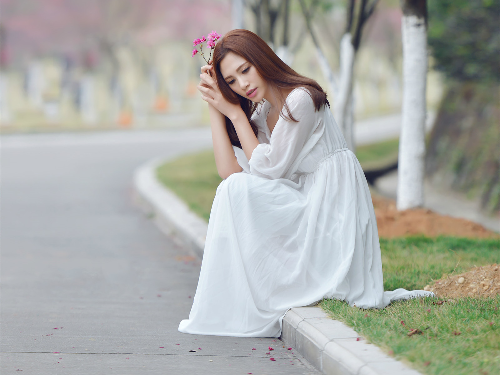 人像摄影:樱花开放,一袭长裙!