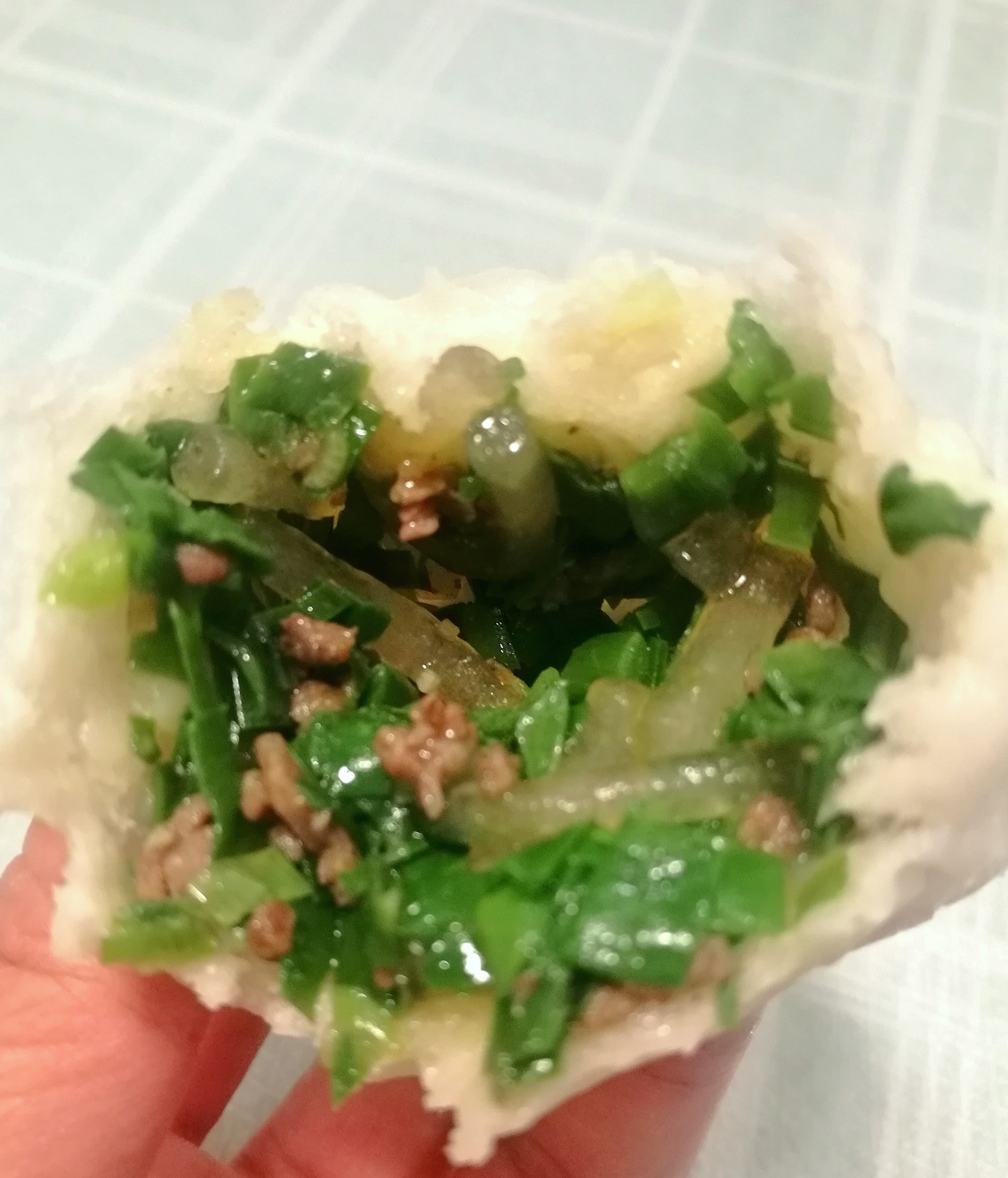 用这个菜做包子馅,只需上锅蒸六分钟,出锅鲜嫩多汁,太好吃了