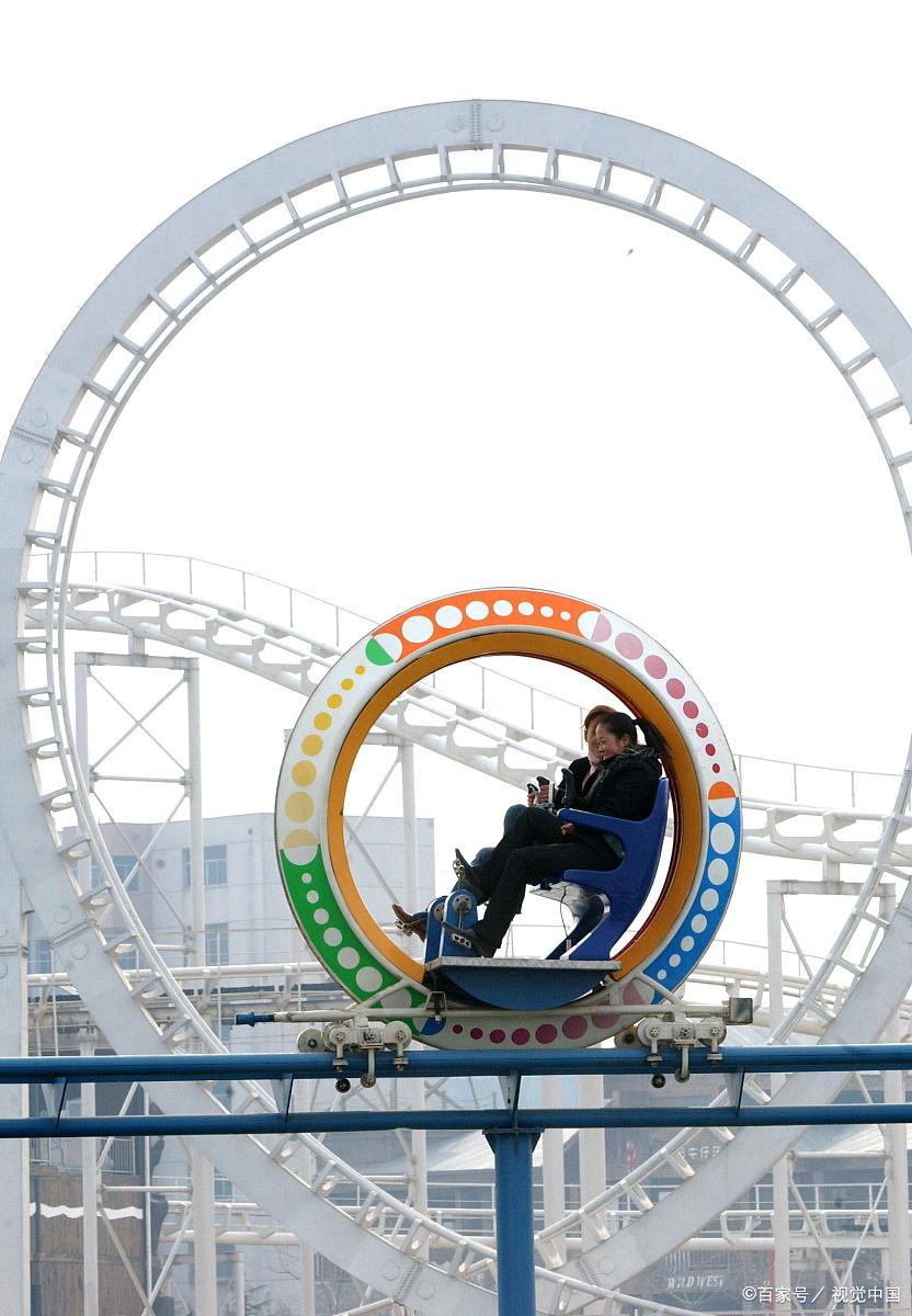 上海迪士尼乐园的**创极速光轮**,一个让心跳加速的游乐项目,为热爱